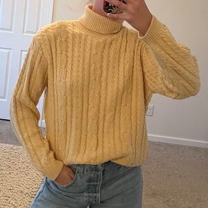 Vintage Wainscott Butter Yellow Cable-Knit Oversized‎ Turtleneck sweater